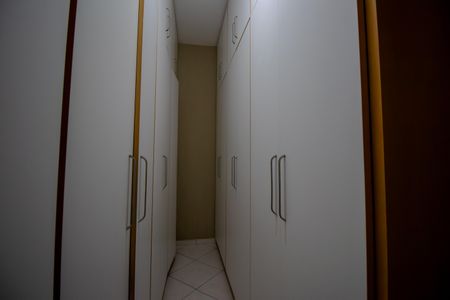 Casa à venda com 200m², 3 quartos e 3 vagas Casa à venda com 200m², 3 quartos e 3 vagasCloset da suíte 1