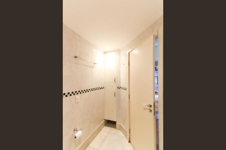 Apartamento à venda com 254m², 3 quartos e 5 vagasBanheiro da Suíte 1