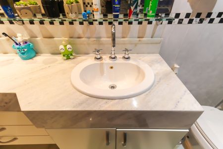 Apartamento à venda com 254m², 3 quartos e 5 vagasBanheiro da Suíte 2