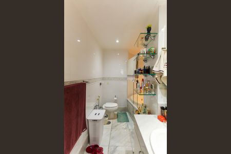 Apartamento à venda com 254m², 3 quartos e 5 vagasBanheiro da Suíte 3