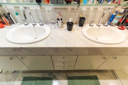 Apartamento à venda com 254m², 3 quartos e 5 vagasBanheiro da Suíte 3