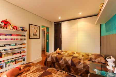 Apartamento à venda com 254m², 3 quartos e 5 vagasQuarto 2 - Suíte