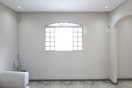 Sala de casa para alugar com 3 quartos, 458m² em Maria Helena (justinópolis), Ribeirão das Neves