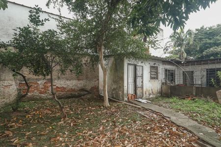 Casa para alugar com 120m², 3 quartos e 2 vagasFundos