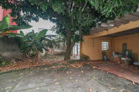 Casa para alugar com 120m², 3 quartos e 2 vagasFundos