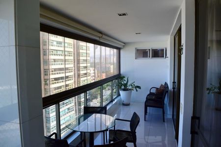 Apartamento para alugar com 160m², 4 quartos e 2 vagasVaranda