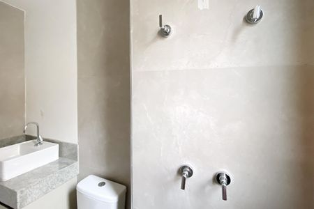 Apartamento à venda com 72m², 2 quartos e 3 vagas Apartamento à venda com 72m², 2 quartos e 3 vagasBanheiro social