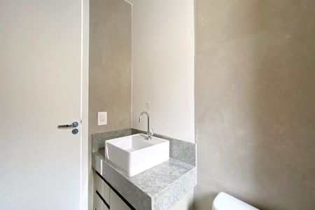 Apartamento à venda com 72m², 2 quartos e 3 vagas Apartamento à venda com 72m², 2 quartos e 3 vagasBanheiro social