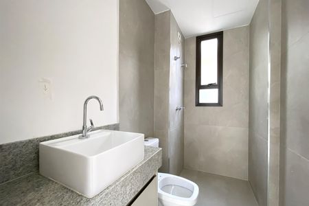 Apartamento à venda com 72m², 2 quartos e 3 vagas Apartamento à venda com 72m², 2 quartos e 3 vagasBanheiro social