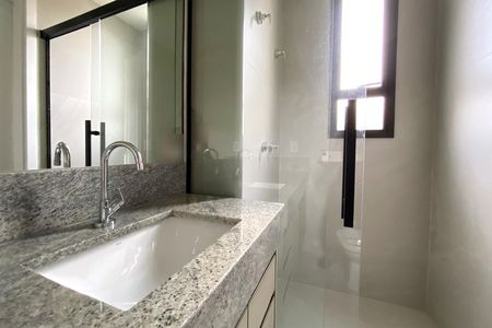 Apartamento à venda com 125m², 2 quartos e 3 vagas Apartamento à venda com 125m², 2 quartos e 3 vagasBanheiro da Suíte 1