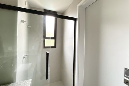 Apartamento à venda com 125m², 2 quartos e 3 vagas Apartamento à venda com 125m², 2 quartos e 3 vagasBanheiro da Suíte 1