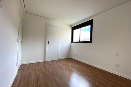 Apartamento à venda com 125m², 2 quartos e 3 vagas Apartamento à venda com 125m², 2 quartos e 3 vagasSuite 1