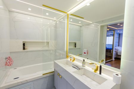 Apartamento à venda com 183m², 3 quartos e 3 vagas Apartamento à venda com 183m², 3 quartos e 3 vagasBanheiro da Suíte 2