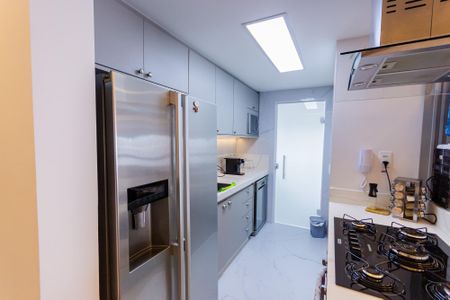 Apartamento à venda com 183m², 3 quartos e 3 vagas Apartamento à venda com 183m², 3 quartos e 3 vagasCozinha