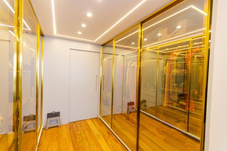 Apartamento à venda com 183m², 3 quartos e 3 vagas Apartamento à venda com 183m², 3 quartos e 3 vagasCloset