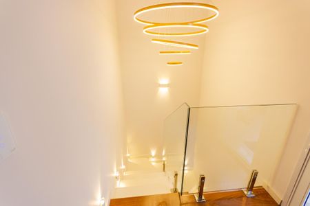 Apartamento à venda com 183m², 3 quartos e 3 vagas Apartamento à venda com 183m², 3 quartos e 3 vagasEscada