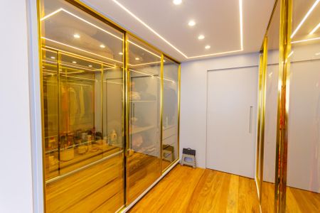 Apartamento à venda com 183m², 3 quartos e 3 vagas Apartamento à venda com 183m², 3 quartos e 3 vagasCloset