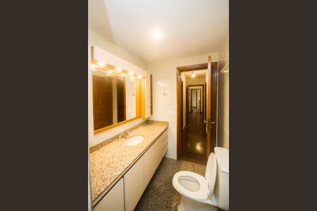 Apartamento para alugar com 163m², 4 quartos e 3 vagas Apartamento para alugar com 163m², 4 quartos e 3 vagasBanheiro Social 2