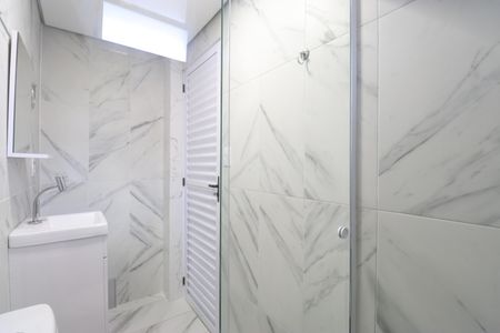 Banheiro de kitnet/studio para alugar com 1 quarto, 15m² em Barra Funda, São Paulo