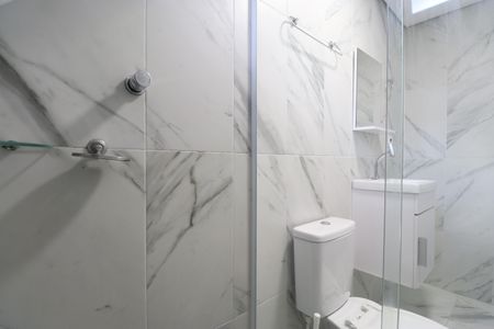 Banheiro de kitnet/studio para alugar com 1 quarto, 15m² em Barra Funda, São Paulo