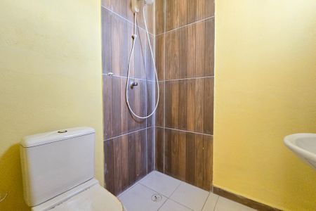 Casa para alugar com 210m², 2 quartos e 2 vagas Casa para alugar com 210m², 2 quartos e 2 vagasBanheiro- Churrasqueira