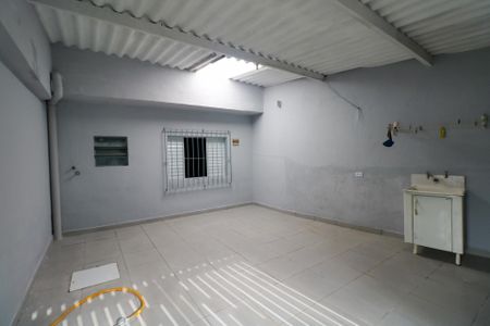 Casa para alugar com 200m², 2 quartos e 2 vagasGaragem e Área de Serviço