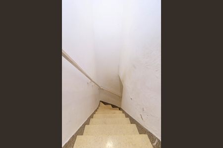 Casa para alugar com 120m², 3 quartos e 1 vaga Casa para alugar com 120m², 3 quartos e 1 vagaEscada