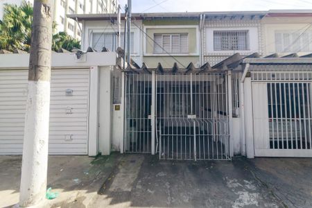 Casa para alugar com 120m², 3 quartos e 1 vaga Casa para alugar com 120m², 3 quartos e 1 vagaFachada