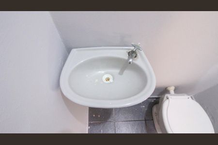 Lavabo de casa para alugar com 1 quarto, 125m² em Vila California, São Paulo