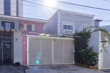 Casa para alugar com 82m², 2 quartos e 2 vagas Casa para alugar com 82m², 2 quartos e 2 vagasFachada