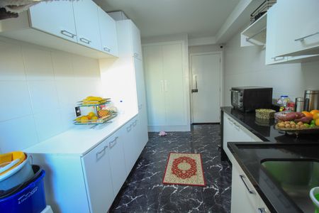 Apartamento à venda com 210m², 4 quartos e 3 vagas Apartamento à venda com 210m², 4 quartos e 3 vagasÁrea de Serviço