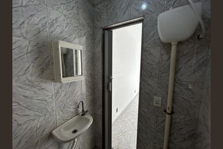 Banheiro de kitnet/studio para alugar com 1 quarto, 15m² em Engenho de Dentro, Rio de Janeiro