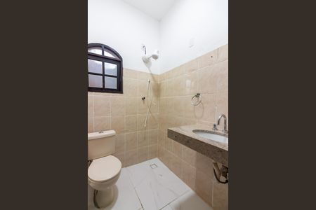 Casa para alugar com 180m², 2 quartos e 4 vagasBanheiro social