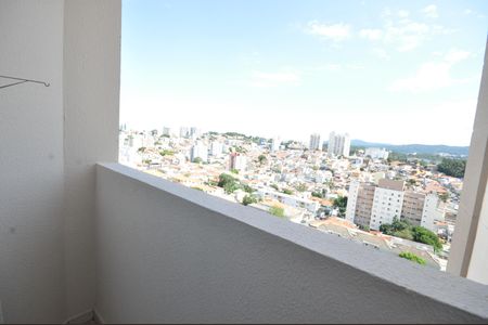 Sacada da Sala de apartamento para alugar com 3 quartos, 55m² em Vila Mazzei, São Paulo
