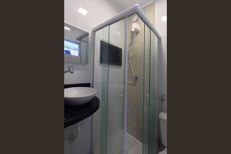 Banheiro social de kitnet/studio para alugar com 1 quarto, 25m² em Pompéia, Santos