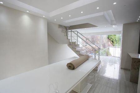Sala de casa para alugar com 3 quartos, 360m² em Taquara, Rio de Janeiro
