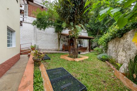 Casa à venda com 303m², 3 quartos e 3 vagasQuintal