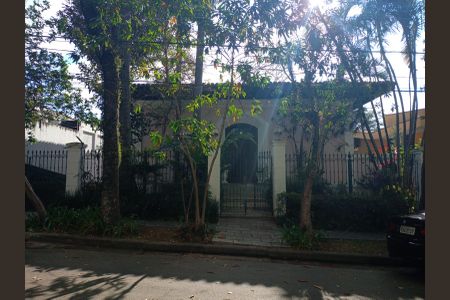 Casa à venda com 461m², 4 quartos e 2 vagasFachada