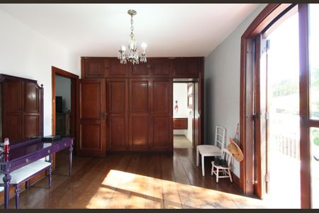 Casa à venda com 461m², 4 quartos e 2 vagasSuíte 1