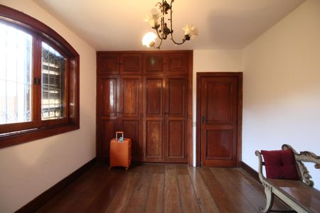 Casa à venda com 461m², 4 quartos e 2 vagasQuarto 1