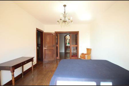 Casa à venda com 461m², 4 quartos e 2 vagasSuíte 2