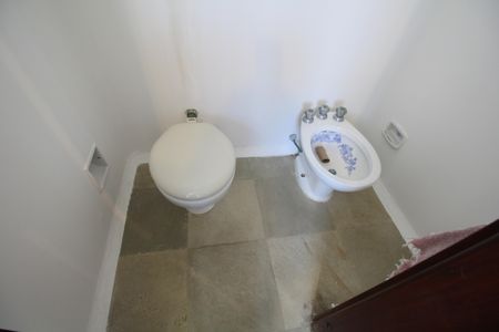 Casa à venda com 461m², 4 quartos e 2 vagasBanheiro da Suíte 2