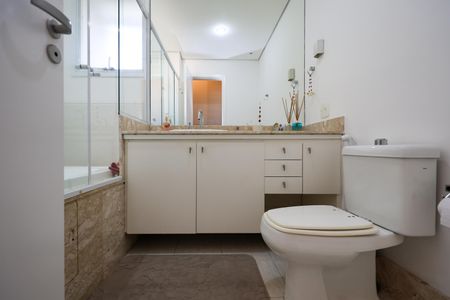 Apartamento à venda com 162m², 3 quartos e 3 vagasBanheiro da Suíte 1