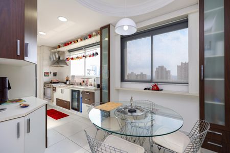 Apartamento à venda com 162m², 3 quartos e 3 vagasCozinha