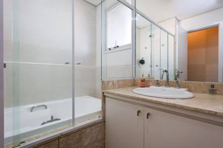 Apartamento à venda com 162m², 3 quartos e 3 vagasBanheiro da Suíte 1
