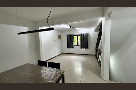 Sala de casa de condomínio à venda com 2 quartos, 150m² em Vargem Grande, Rio de Janeiro