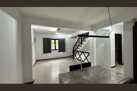 Sala de casa de condomínio à venda com 2 quartos, 150m² em Vargem Grande, Rio de Janeiro