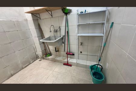 Casa de condomínio à venda com 150m², 2 quartos e 1 vagaÁrea de Serviço