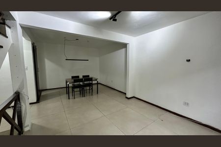 Casa de condomínio à venda com 150m², 2 quartos e 1 vagaSala