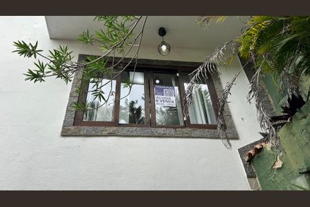 Casa de condomínio à venda com 150m², 2 quartos e 1 vagaPlaquinha